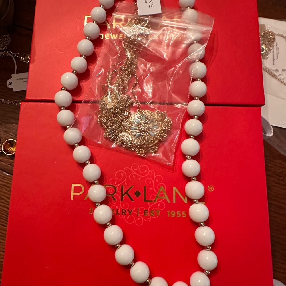 Park Lane Classic White Necklace with gold coordinating chain & pendant - Picture 3 of 5